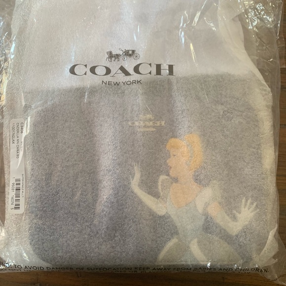 NWT DISNEY X COACH MINI CAMERA BAG W CINDERELLA C3406 - Picture 5 of 8